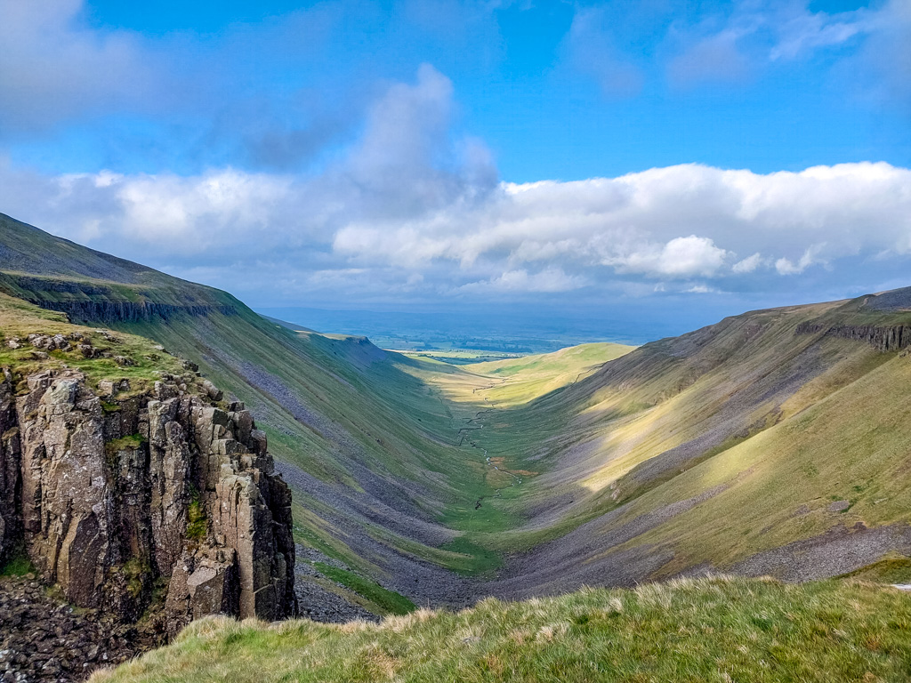 <center>2505-0013 - High Cup Nick -  May 19, 2025  <br>  (1/400 sec at f / 1.8 ISO 20    4 mm) </center>